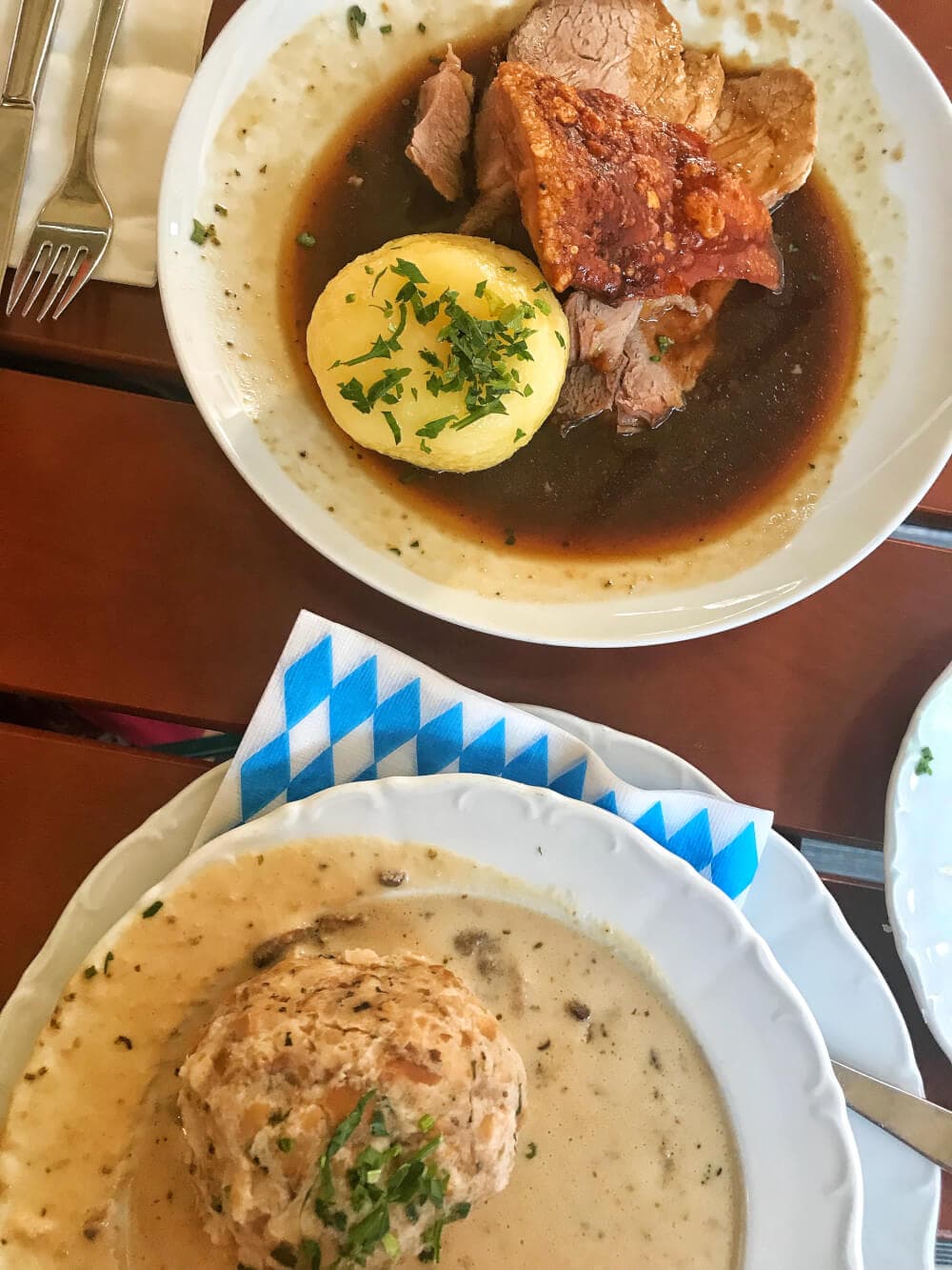 Featured image for article: Augustiner Bräustuben Review: Ridiculously Cheap Beer & Filling Food Near Hackerbrücke