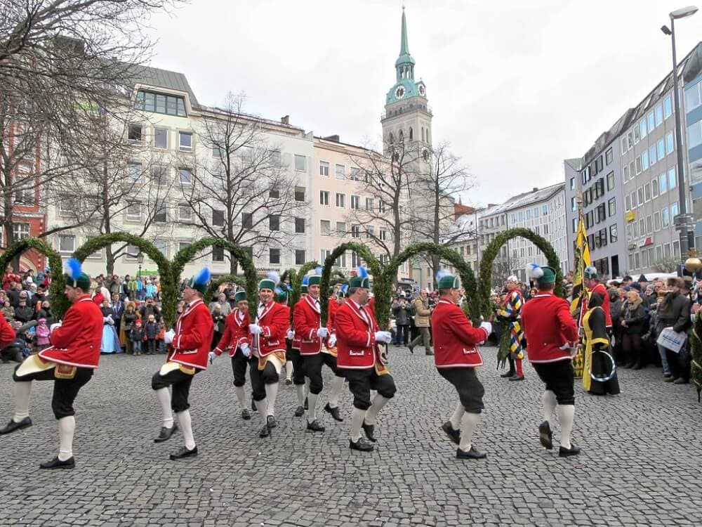 Featured image for article: Where to Watch the Schäfflertanz in Munich, a Tradition That Happens Every 7 Years