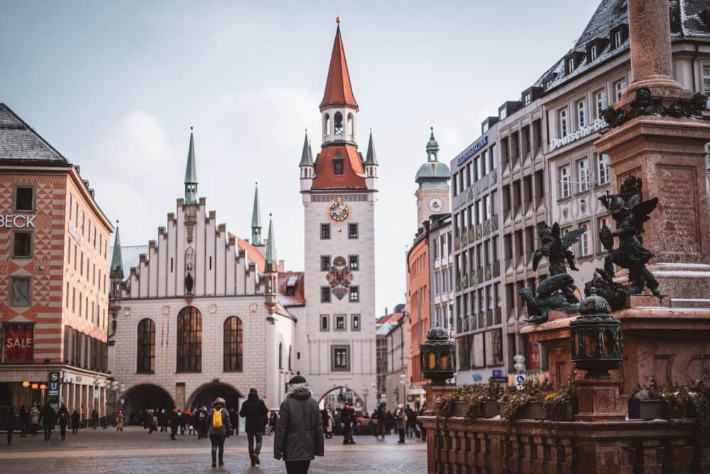 9 Vintage Postcards of Munich That Show How Little The City Has Changed