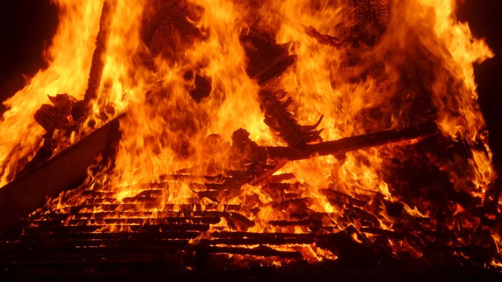 Where to Find Summer Solstice Bonfires in Munich This June!