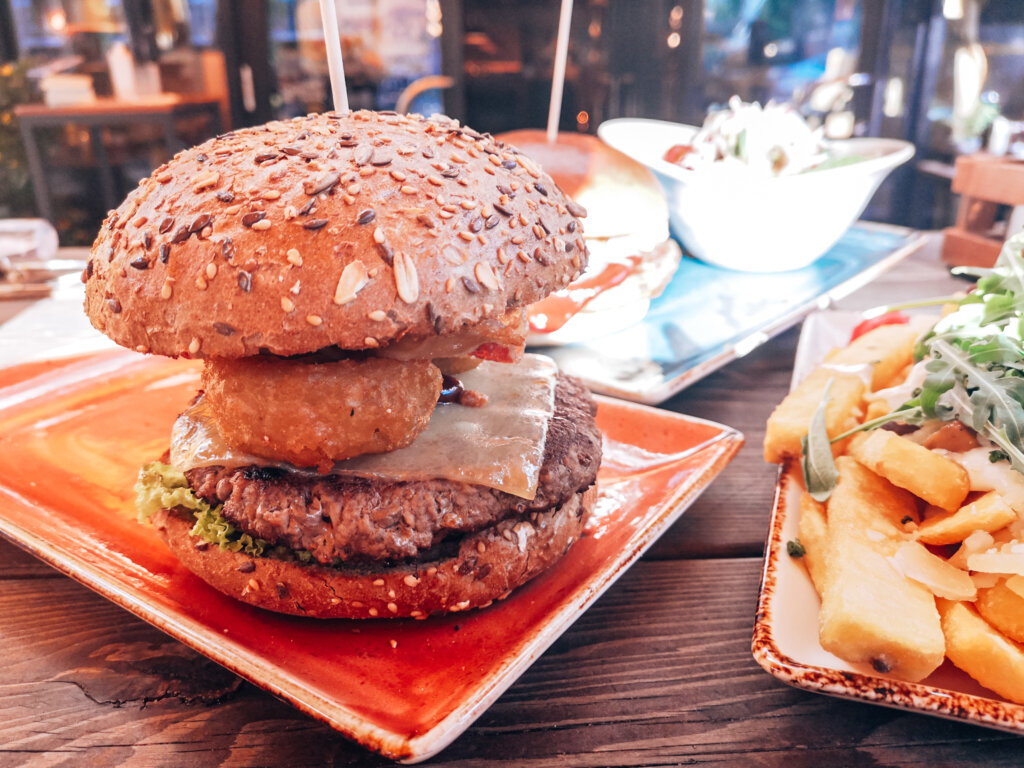 Hearty Burgers in Schwabing: A Peter Pane Review!
